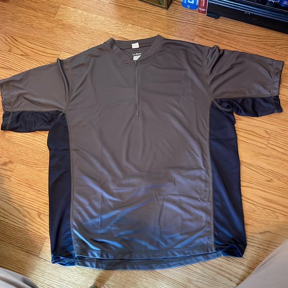 L.L.Bean men’s Athletic bike Tshirt brown & black 1/4 zip, pocket on back size L